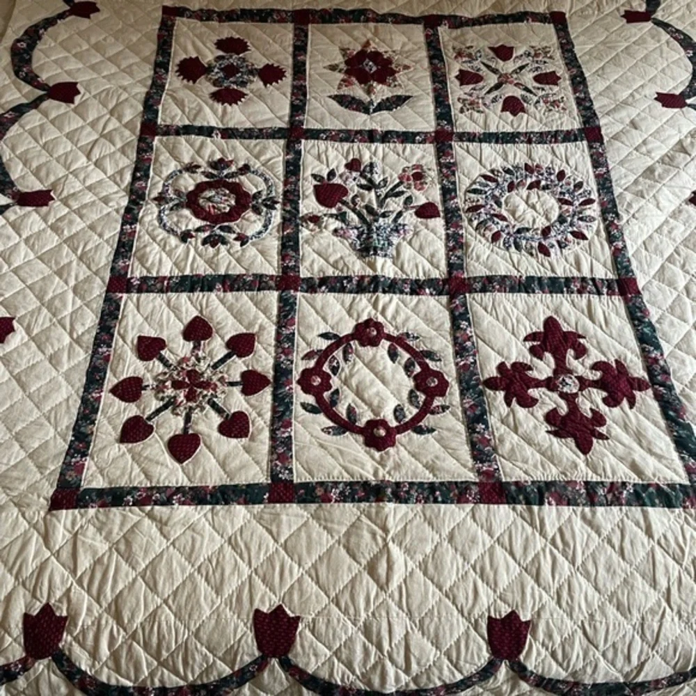 Vintage handmade quilt 64” x 88” Twin